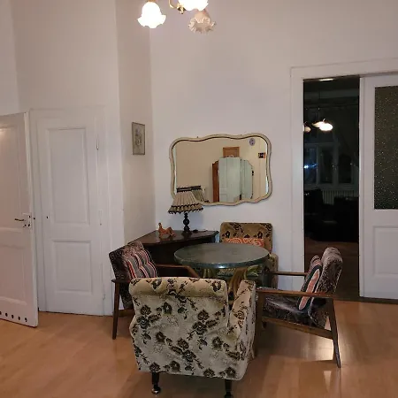 Bright 2bdr Sleeps 8 Near Center M1 *