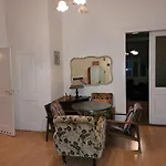 Bright 2bdr Sleeps 8 Near Center M1 *