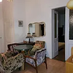 Bright 2bdr Sleeps 8 Near Center M1 * Πράγα