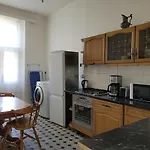 Bright 2bdr Sleeps 8 Near Center M1 Διαμέρισμα