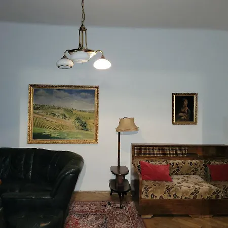 Bright 2bdr Sleeps 8 Near Center M1 Prága