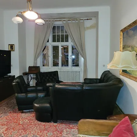 Bright 2bdr Sleeps 8 Near Center M1 Prága