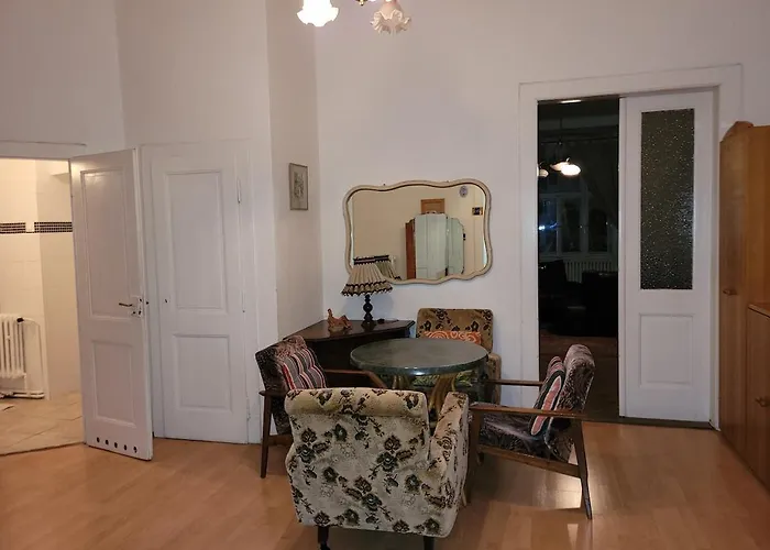 Bright 2bdr Sleeps 8 Near Center M1 *