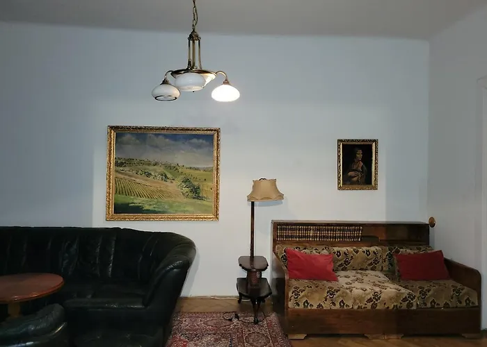 Bright 2bdr Sleeps 8 Near Center M1 Praga