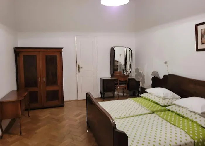 Bright 2bdr Sleeps 8 Near Center M1 Praga