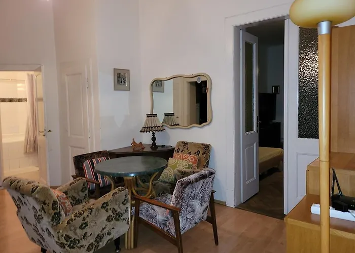 Bright 2bdr Sleeps 8 Near Center M1 * Praga
