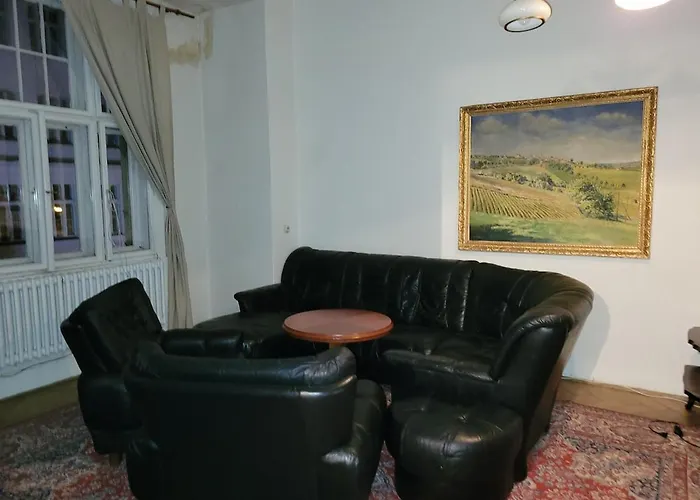 Bright 2bdr Sleeps 8 Near Center M1