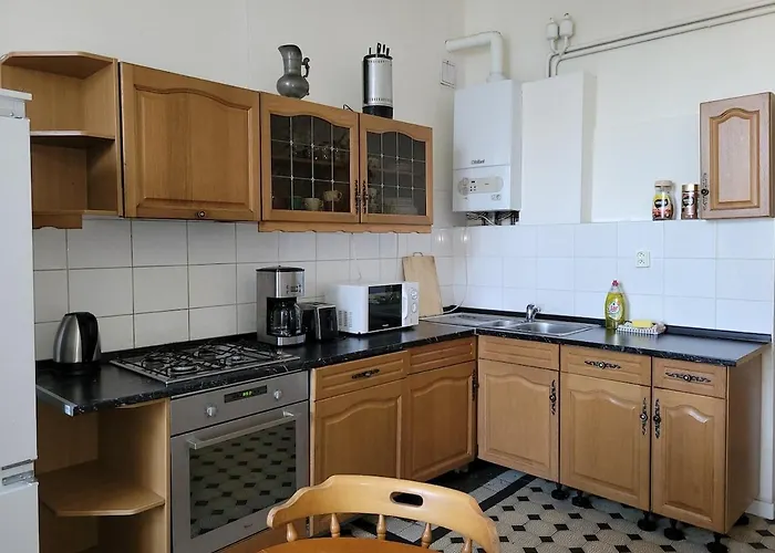 Bright 2bdr Sleeps 8 Near Center M1