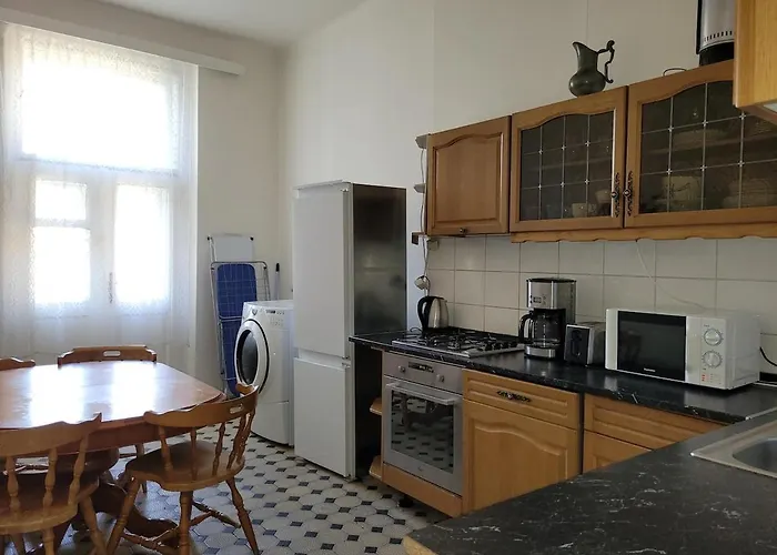 Bright 2bdr Sleeps 8 Near Center M1 Apartamento
