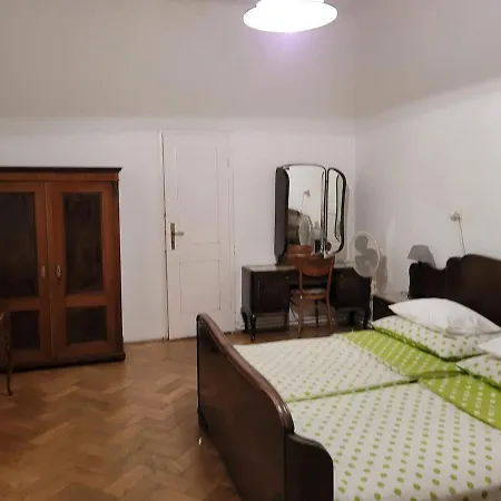 Bright 2bdr Sleeps 8 Near Center M1 פראג